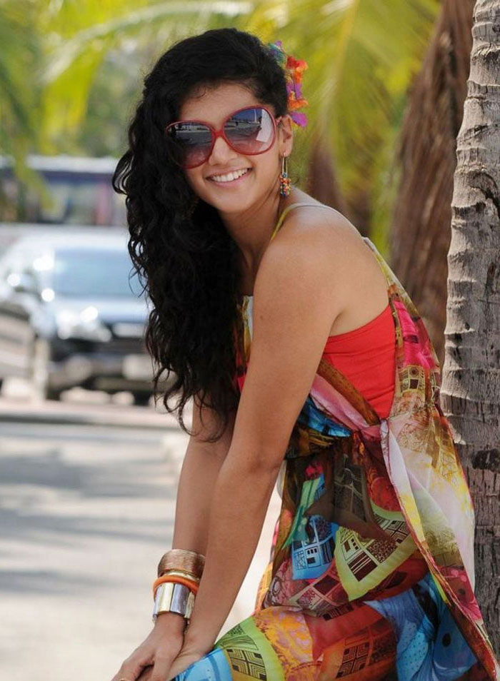 Meet Bollywood Debutante Taapsee Pannu - The Sikhni from South! 